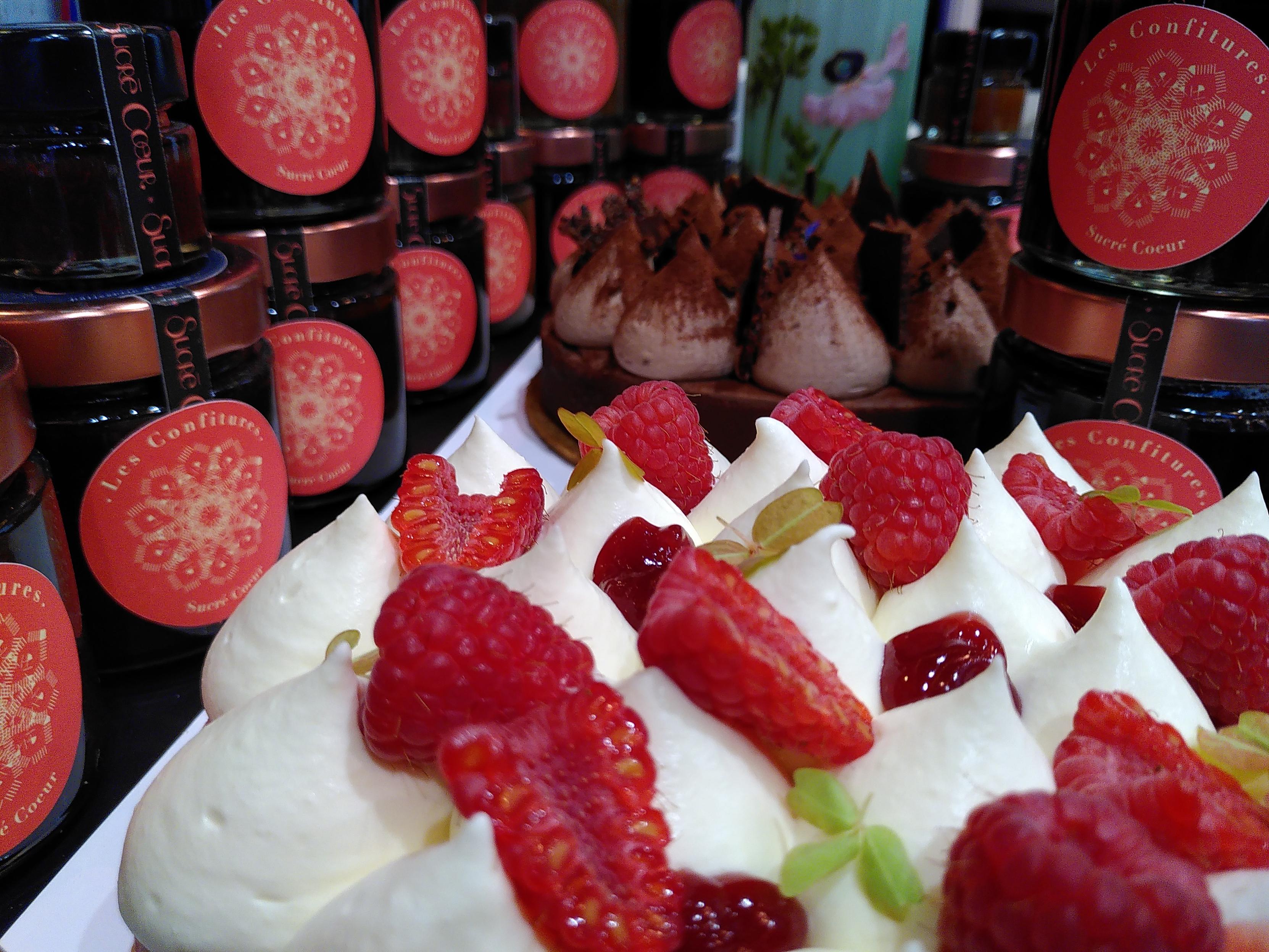 Toutes les pâtisseries Sucré Coeur peuvent être commandées en grand format à partir de 4-5 personnes. Intégralement sans gluten, certaines sont aussi véganes. À récupérer ensuite chez Maya.